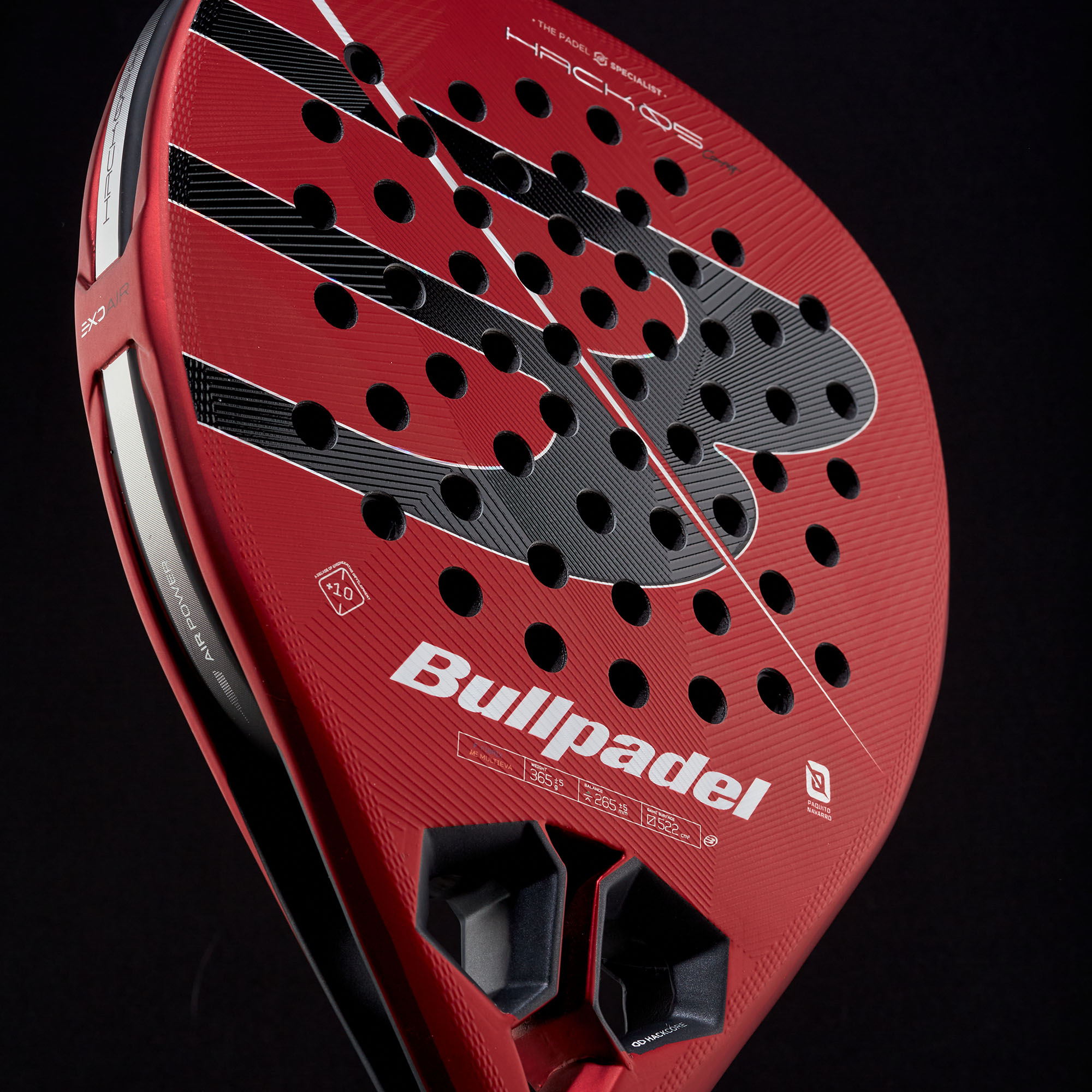 Bullpadel Hack 05 Comfort 27 Padelschläger in Rot mit schwarzem Logo und schwarzem Griff