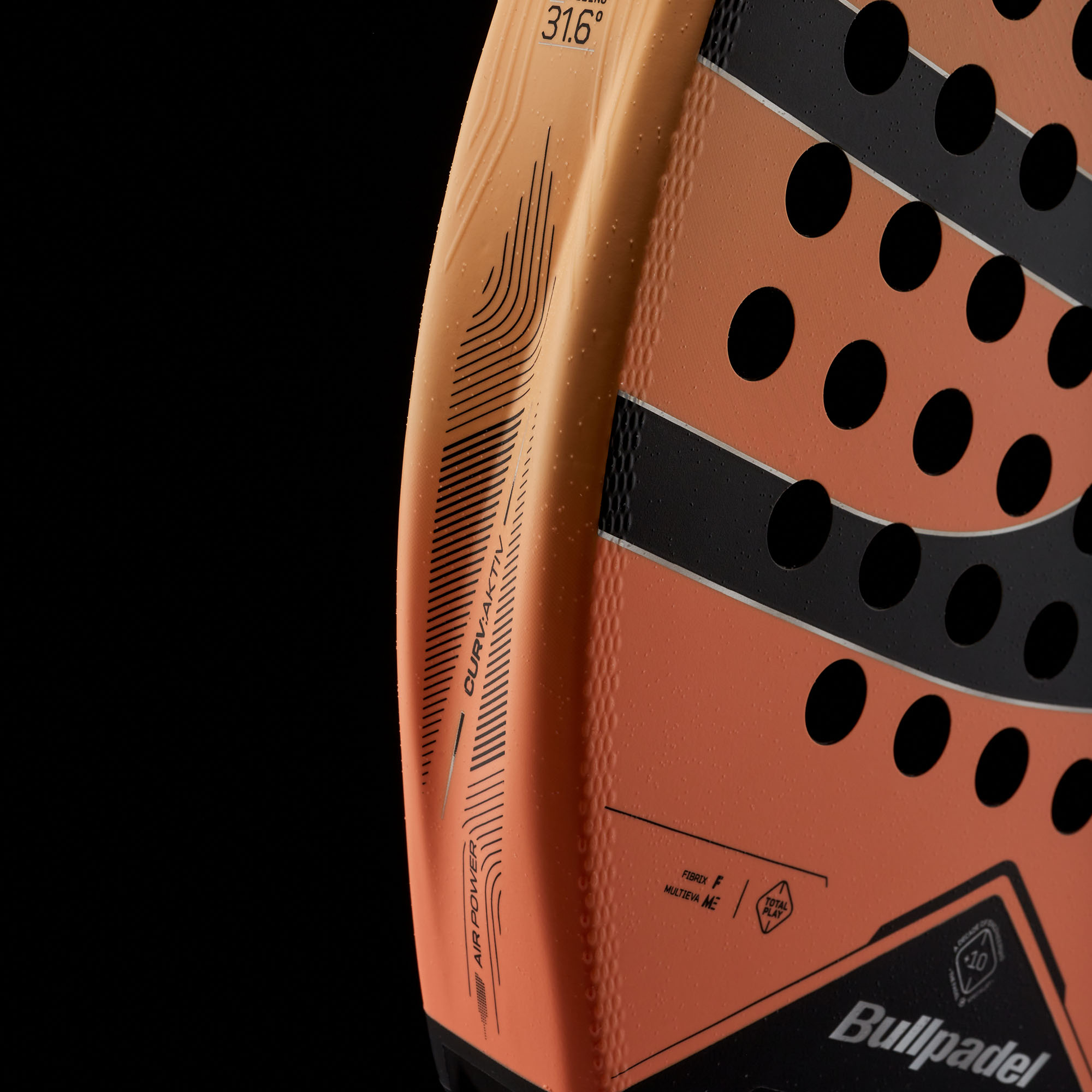 Bullpadel Vertex 05 W 27 Padelschläger in Apricot mit schwarzem Logo und weißem Griff