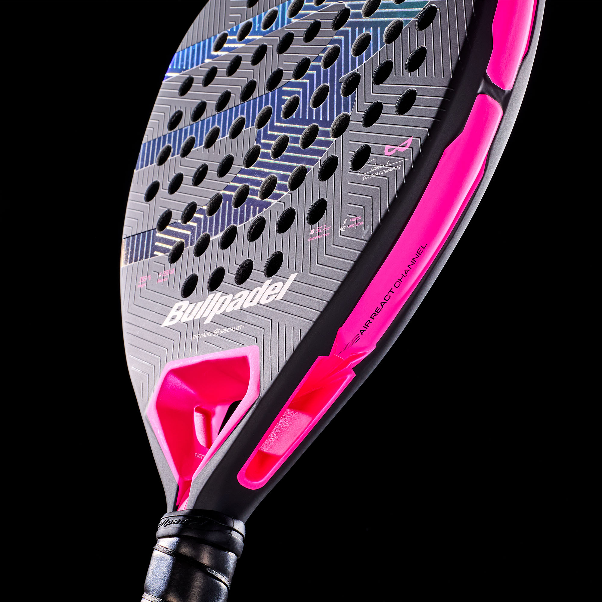 Bullpadel Wonder 27 Padelschläger in Schwarz mit pinkfarbenen Details und schimmerndem Logo