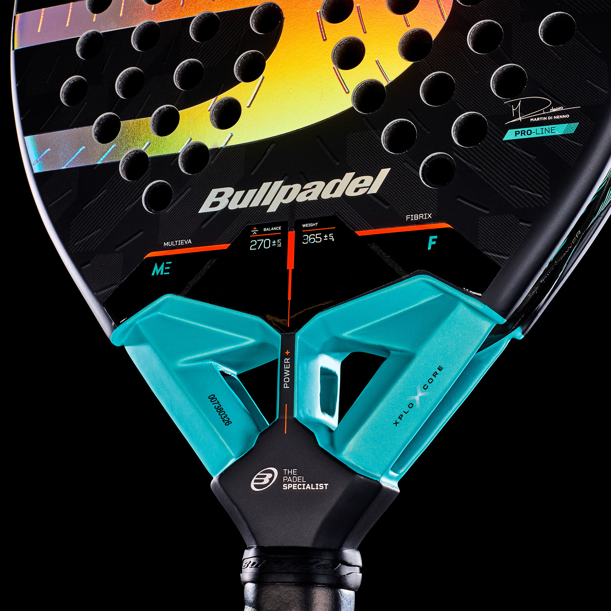 Bullpadel XPLO 02 Comfort 27 Padelschläger in Schwarz mit schimmerndem Logo und türkisfarbenen Details